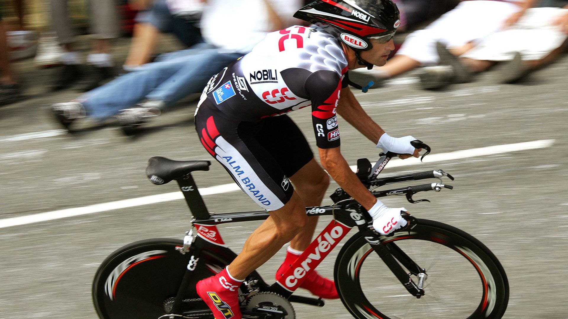 AC ESPORTS-“东安湖赛场：跑酷与龙舟并肩上演速度与力量的碰撞”